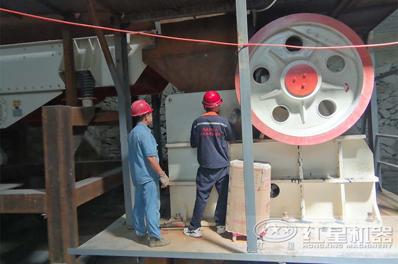 PE-900x1200大型顎式破碎機(jī) PE-900x1200大型顎式破碎機(jī)