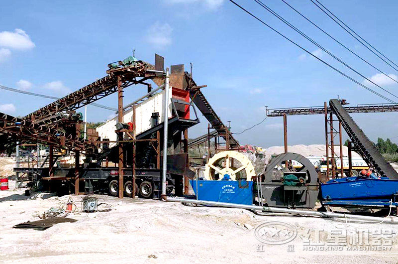 移動制砂機與輪斗洗砂機配置成制沙洗沙生產線 移動制砂機與輪斗洗砂機配置成制沙洗沙生產線